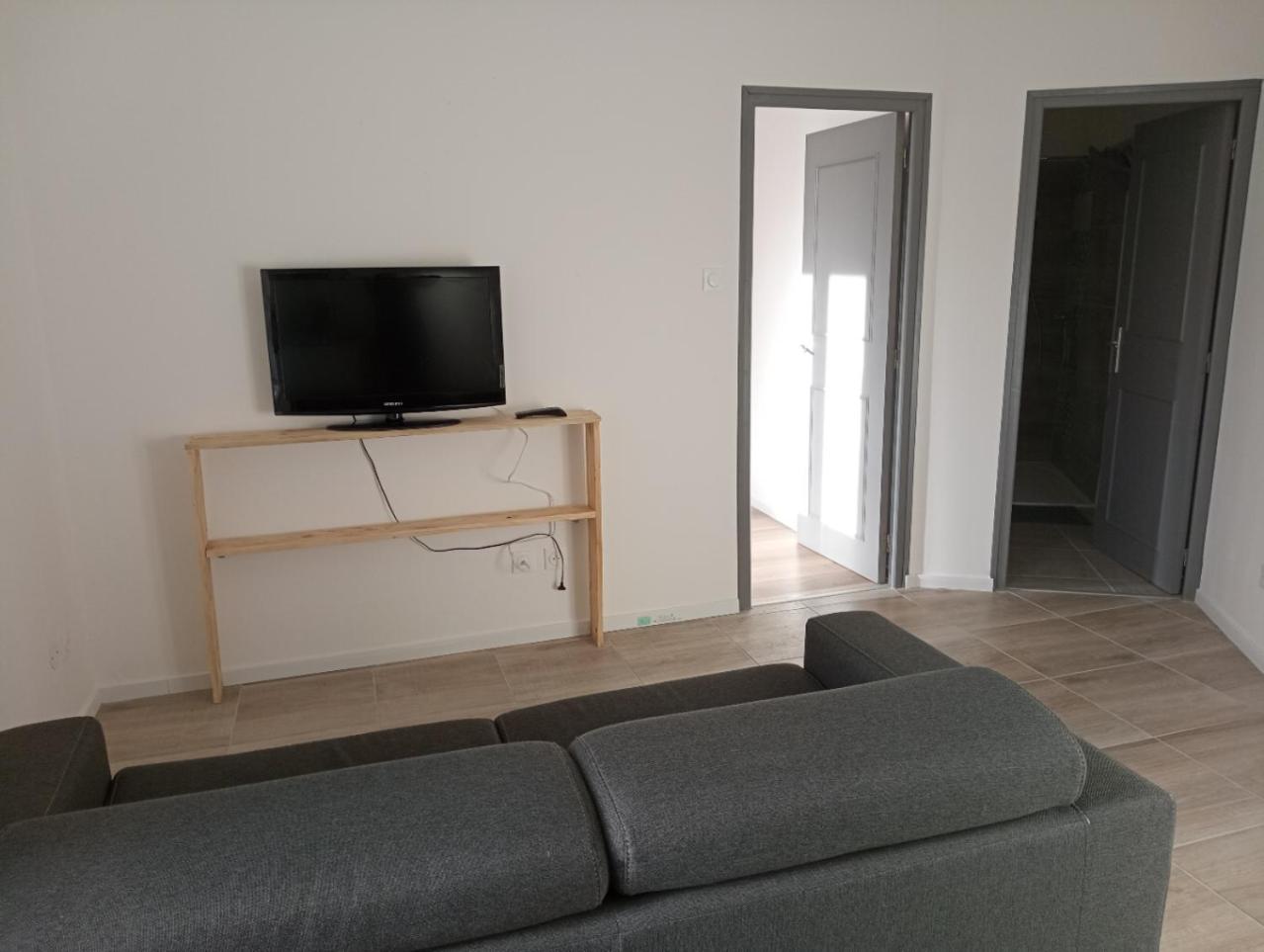 Appart Proche Toutes Commodites Souvigny Екстер'єр фото